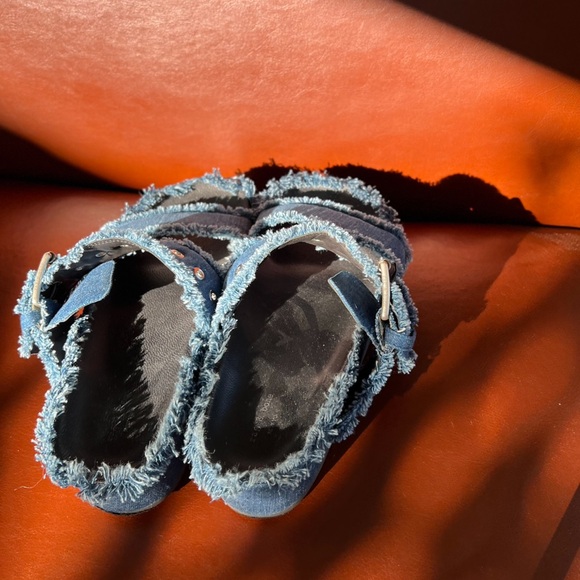 Shoes - Picture 7 of 11